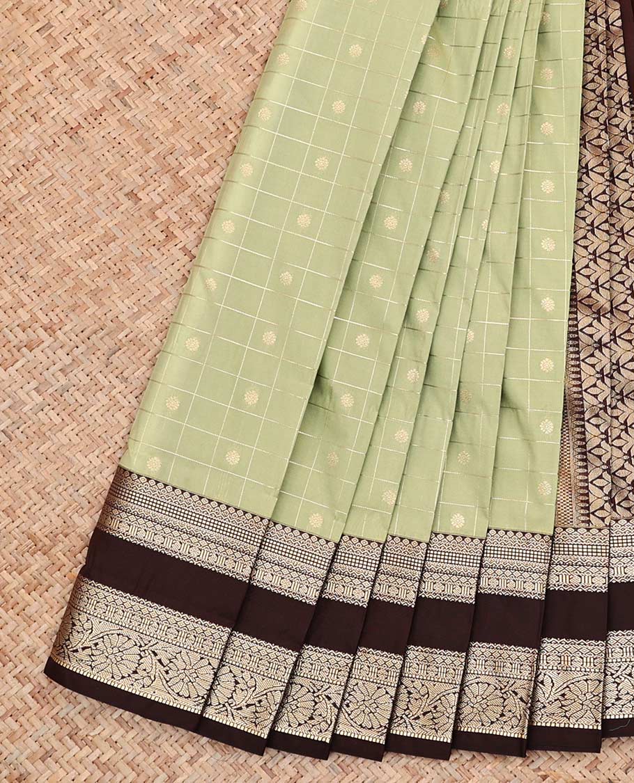 Green Budget Silk Saree, Subtly Sparkled With Zari Butta Enclosed Checks On Its Body, Complemented by Contrast Rettai Pettu Border of Traditional Zari Designs, Intricately Designed Pallu and Paired with a Contrast Blouse