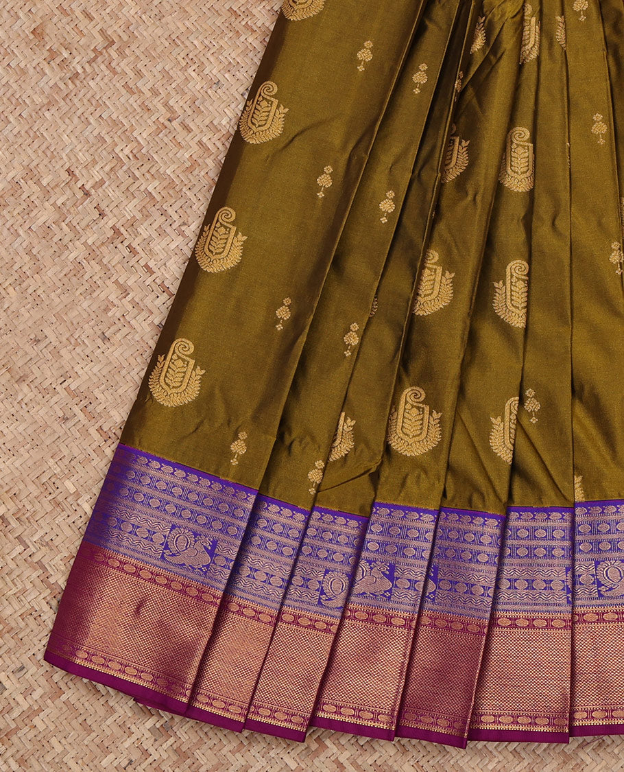 Green Budget Silk Saree, Adorned with Zari Buttas All Over Its Body, Complemented by a Contrast Traditional Zari Design Peacock-Rudraksham Border, Grand Checked Pallu, and Paired with a Contrast Blouse