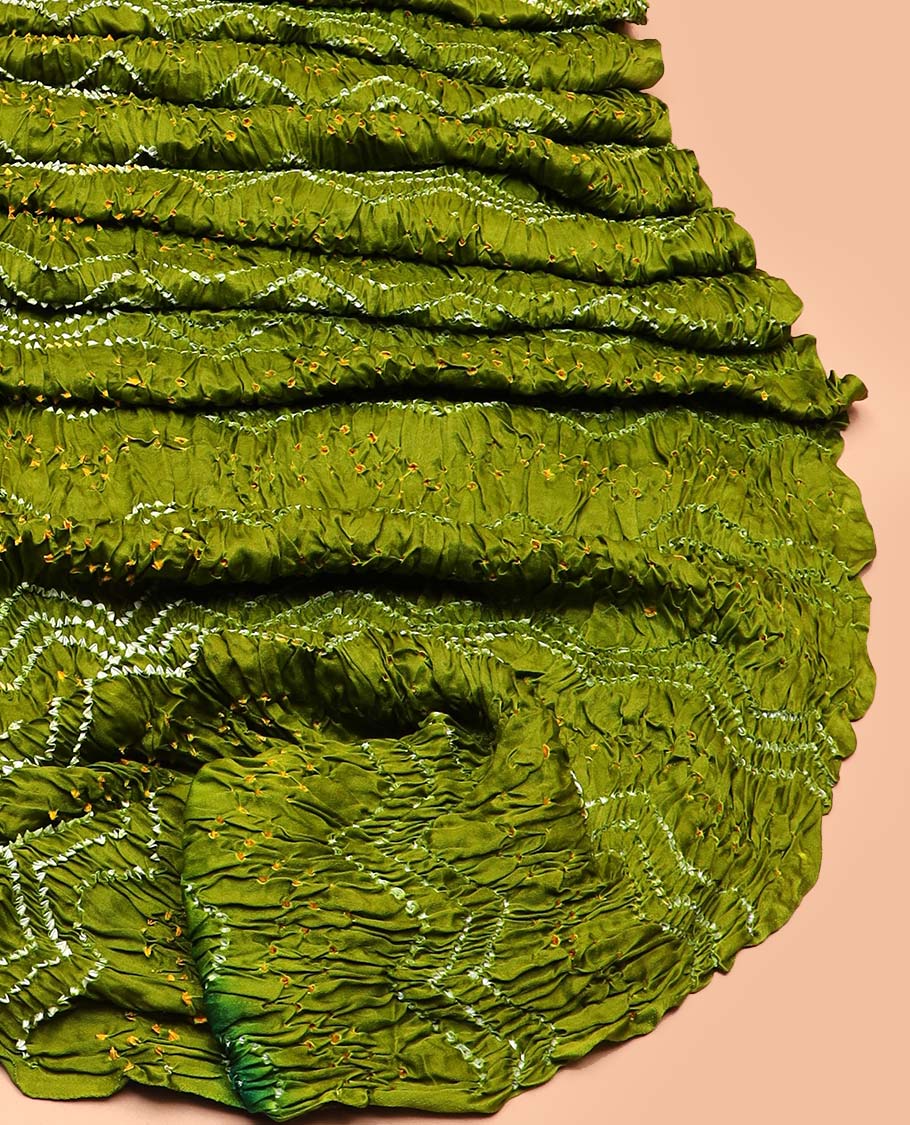 Borderless Parrot green bandhani dotted bandhani silk saree, contrast bandhani dotted pallu