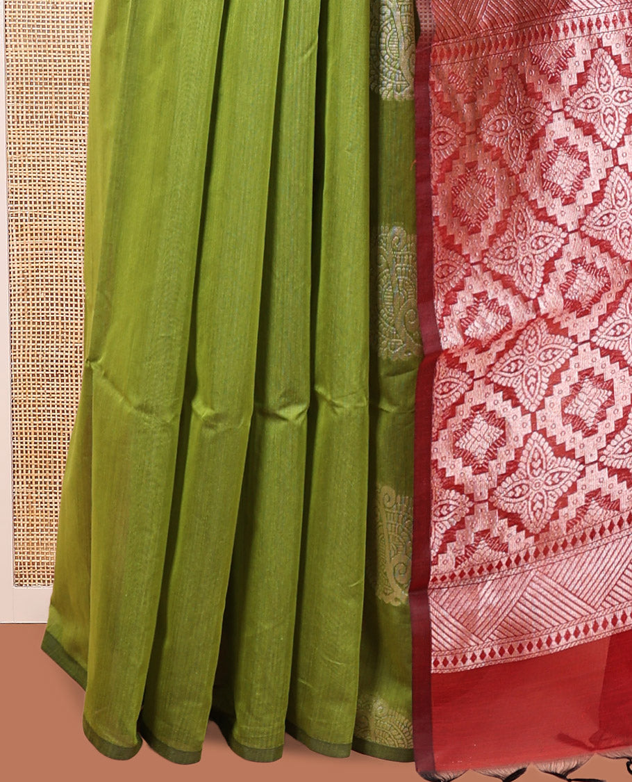 Borderless Parrot Green Semi-Silk Cotton Saree, Elevated with Zari Buttas All Over Its Body, Complemented by a Contrast Pallu of Jaal Designs, and Paired with a Contrast Blouse