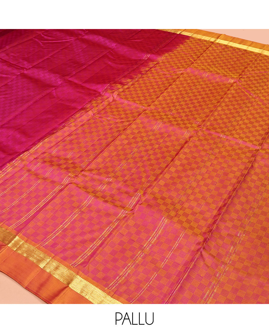 Pink-Shaded Kanchipuram Silk Saree, Sparsely Woven with Paiyaadi Kattam on Its Body, Complemented by Contrast Kal Eragina Border of Muthu, and Vanki Designs, Zari-Striped Pallu, and Paired with a Contrast Blouse