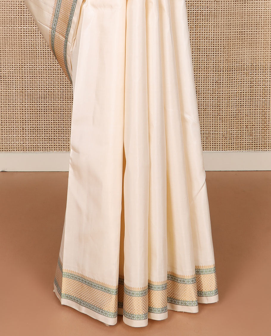 Cream malli mokku Kanchipuram silk saree, self-border of thilakam mokku, rudraksham, and mayil kann, and pallu of thilakam mokku, chakram, seppu rekku, and geometric patterns