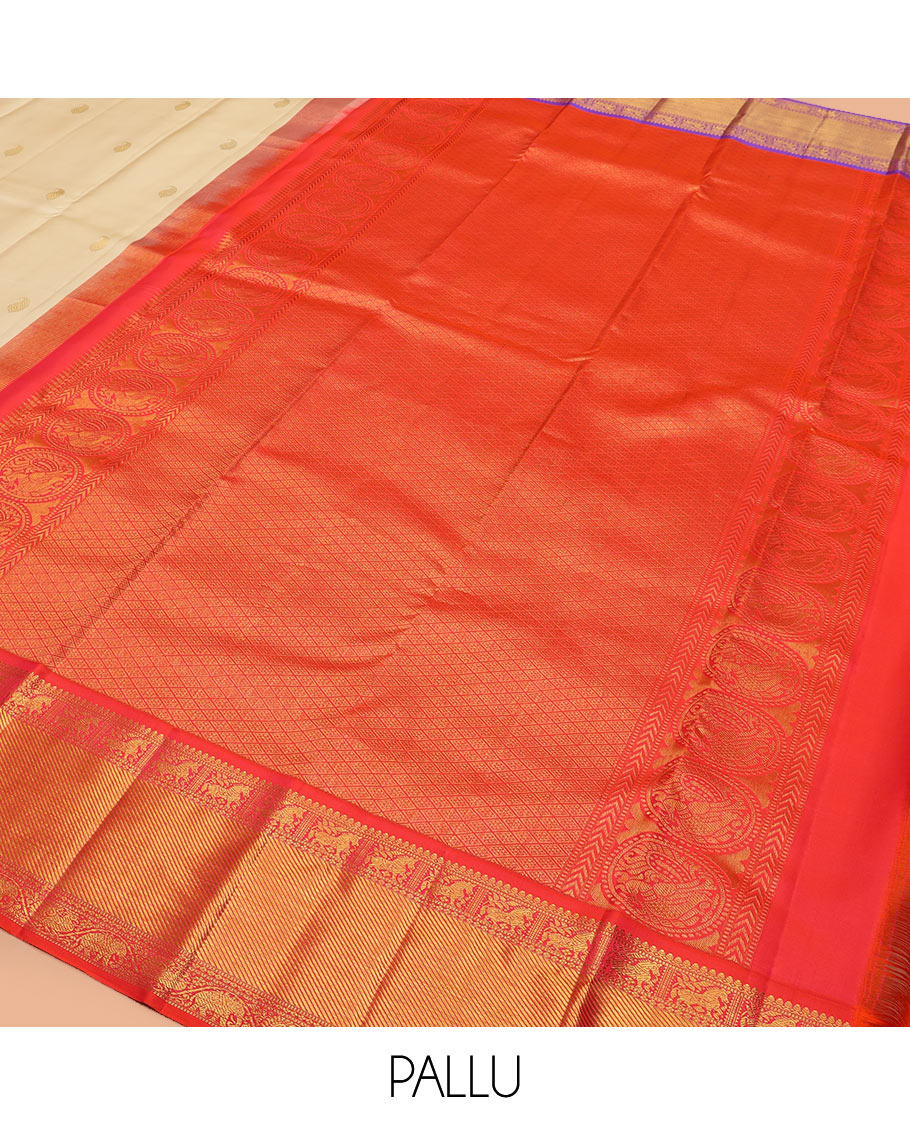 Cream manga buttas Kanchipuram silk saree, contrast ganga jamuna border of thilakam mokku, muthu, kuthirai, and kodi mayil and yaanai designs, and jaal pallu