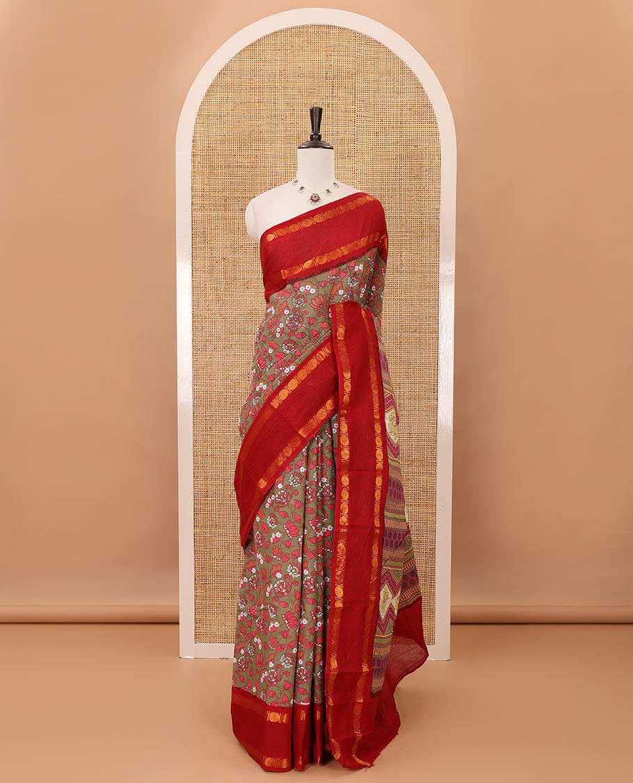 Green lotus design printed sungudi cotton saree, contrast rettai pettu zari border, geometric pallu & running blouse