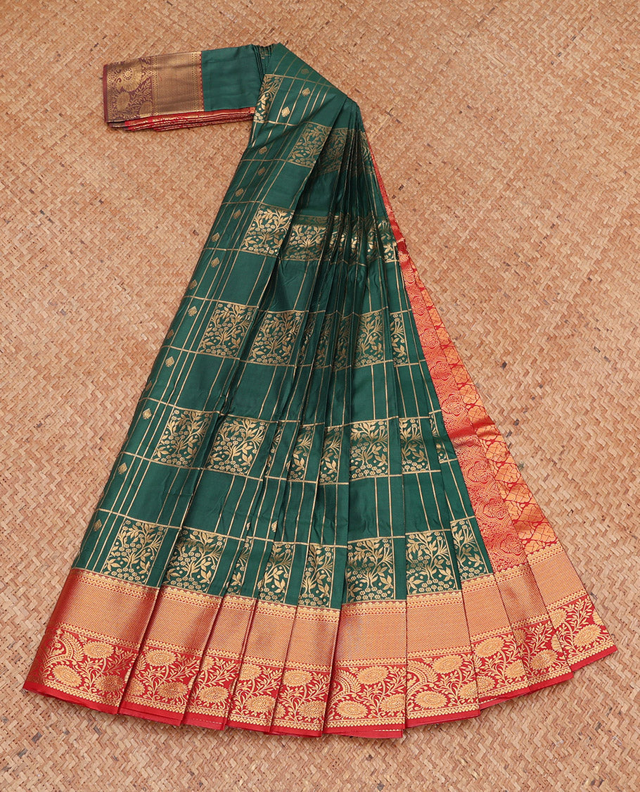 Green Budget Silk Saree, Woven with Jacquard Design, Complemented by a Contrast Traditional Zari Border, Jaal Pallu, and a Contrast Blouse