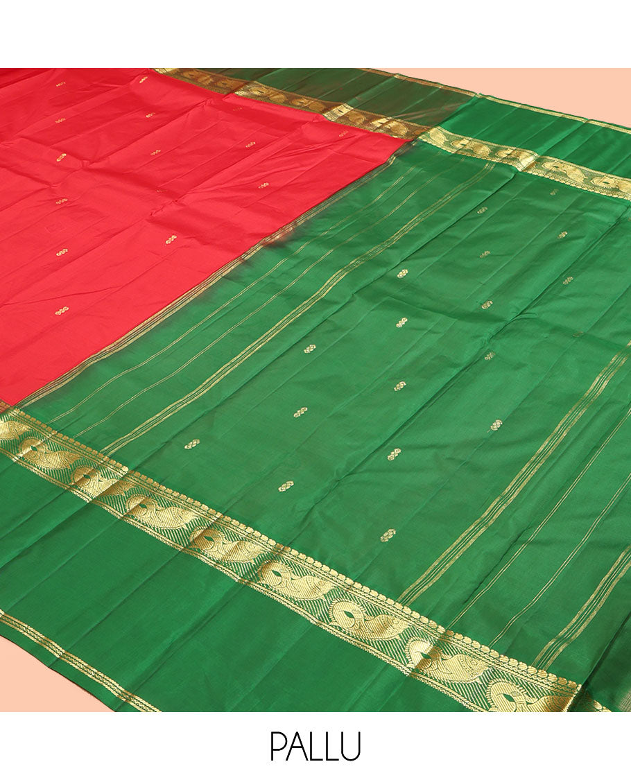 Red Kanchipuram Silk Saree, Woven with Buttas, Complemented by a Contrast Rettai Pettu Meen Motif Border, Pallu of Zari Design, and Contrast Blouse
