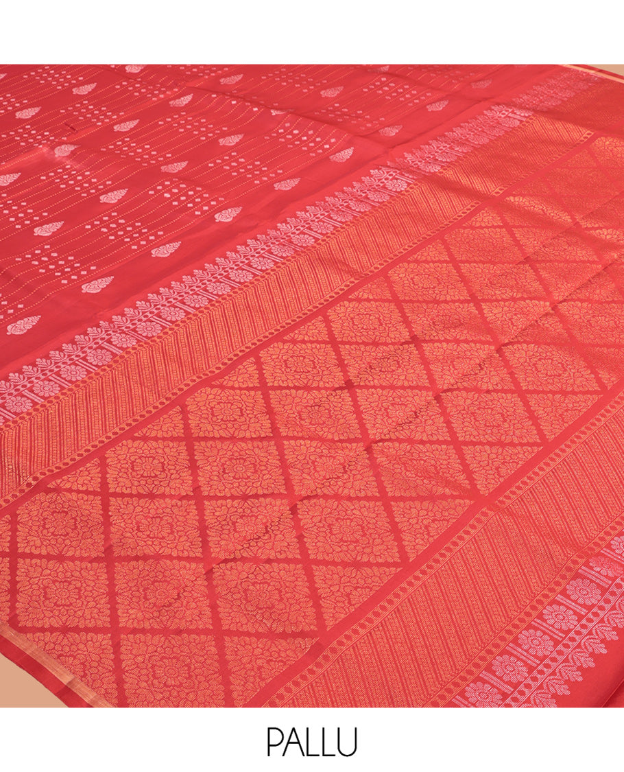 Pink Mayuri Lite Silk Mix Saree, Delicately Woven Zari Buttas, a Piping Border, Grand Pallu, and a Matching Blouse