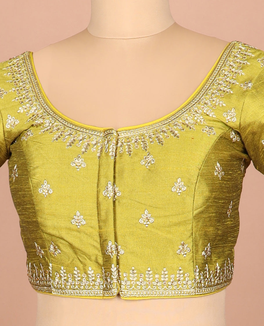 Green thread embroidered front-and-back round elbow-sleeve readymade blouse