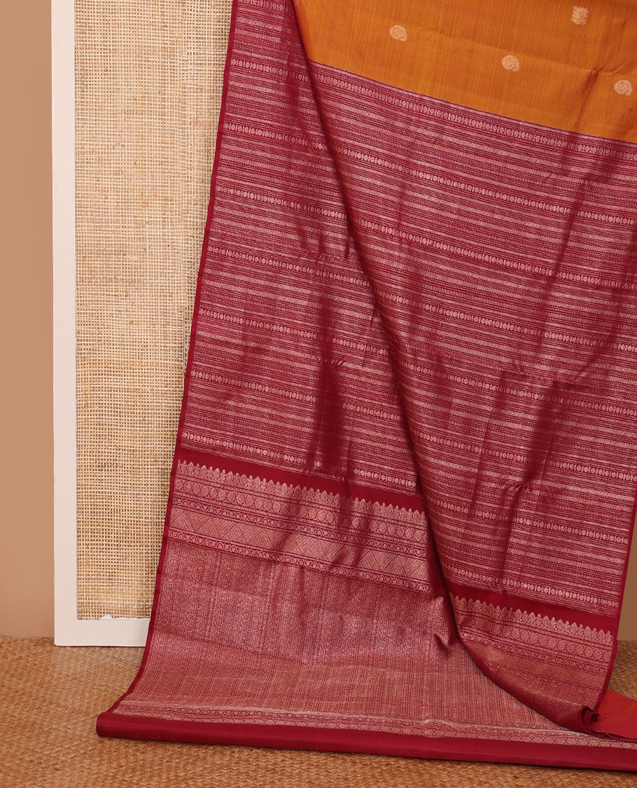 Borderless orange manga zari buttas Kanchipuram silk saree, contrast geometric patterned pallu