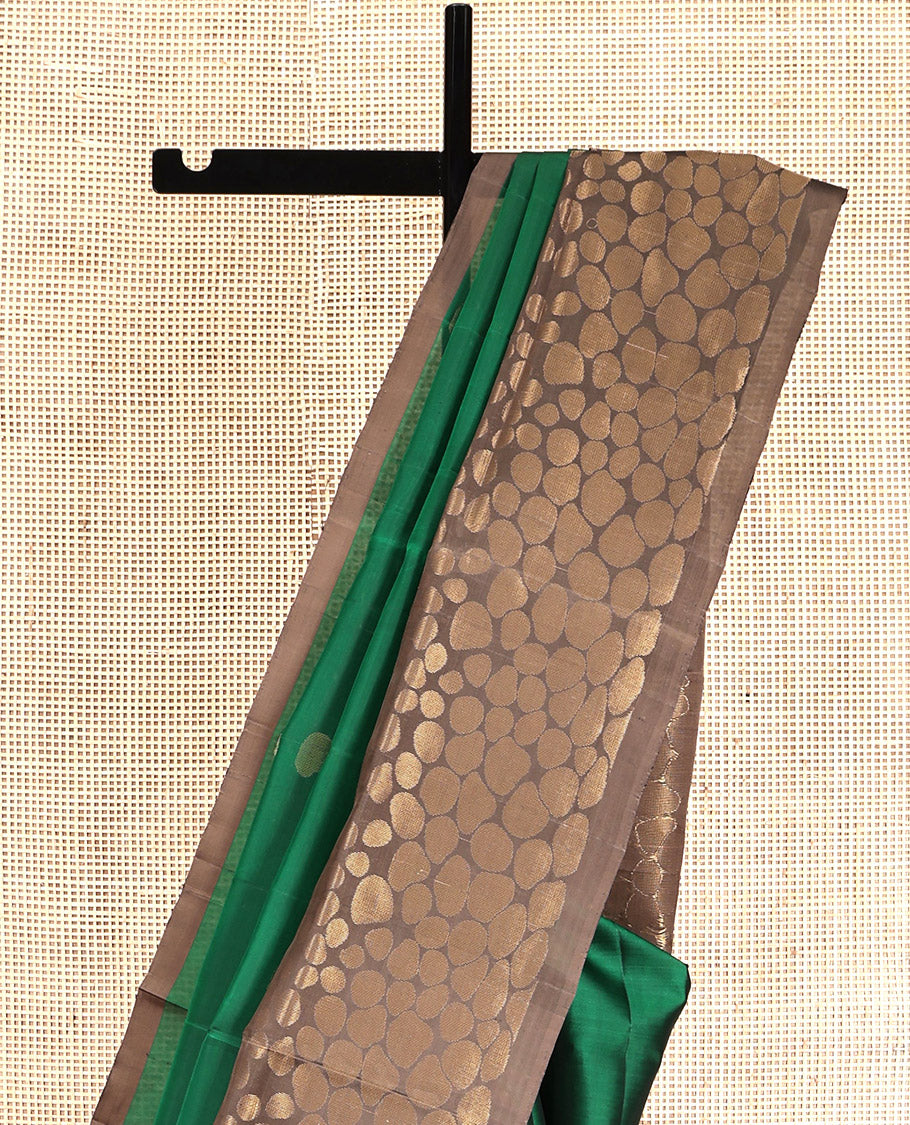 Green Mayuri Lite Silk Mix Saree, Detailed with Zari Buttas, Complemented by Contrast Geometric Patterned Border, Pallu of Geometric Patterns, and a Contrast Blouse