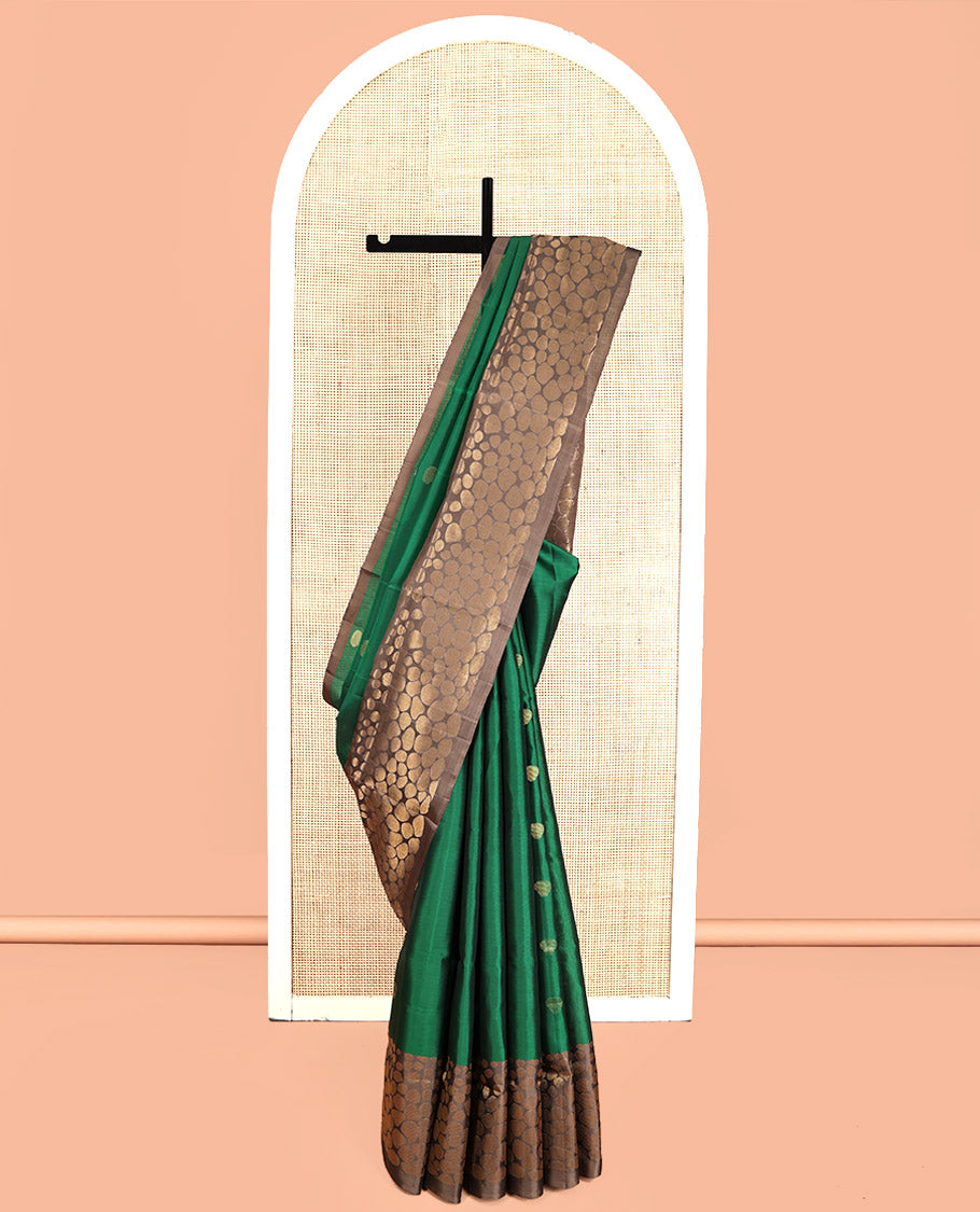 Green Mayuri Lite Silk Mix Saree, Detailed with Zari Buttas, Complemented by Contrast Geometric Patterned Border, Pallu of Geometric Patterns, and a Contrast Blouse