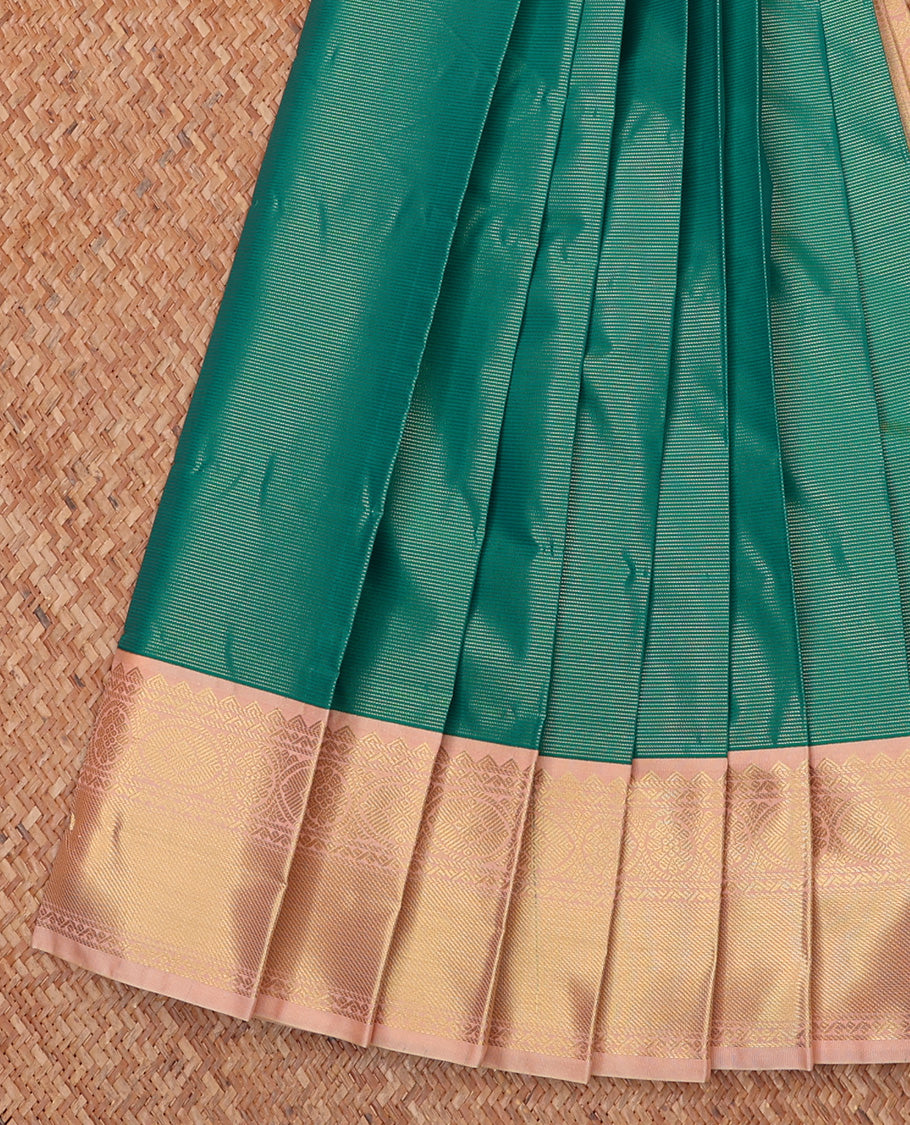 Green Budget Silk Saree, Subtly Sparkled With Zari Weave On Its Body, Complemented by Contrast Traditional Zari Designs Woven Border, Grand Pallu and Paired with a Contrast Blouse