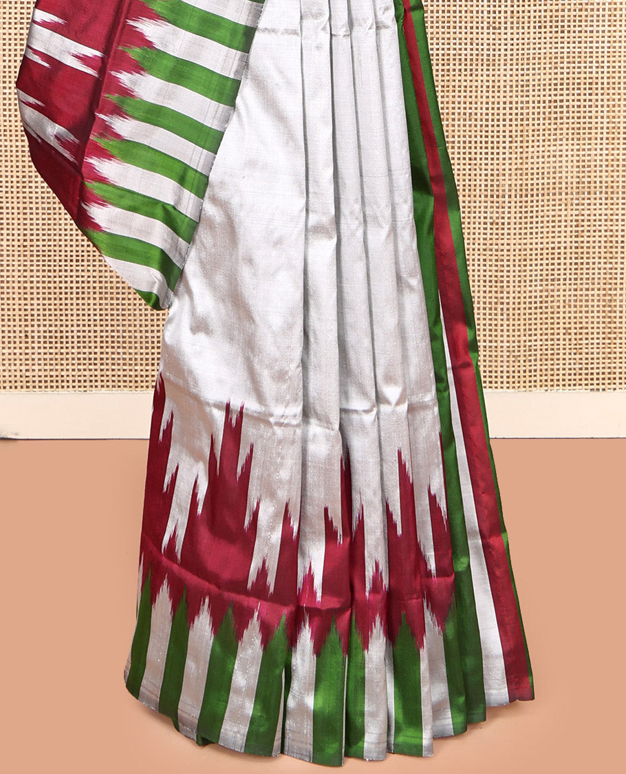 Grey Plain Pochampally Ikat Silk Saree, Complemented by a Contrast Ikat-Style Temple Border, Striped Pallu, and No Blouse