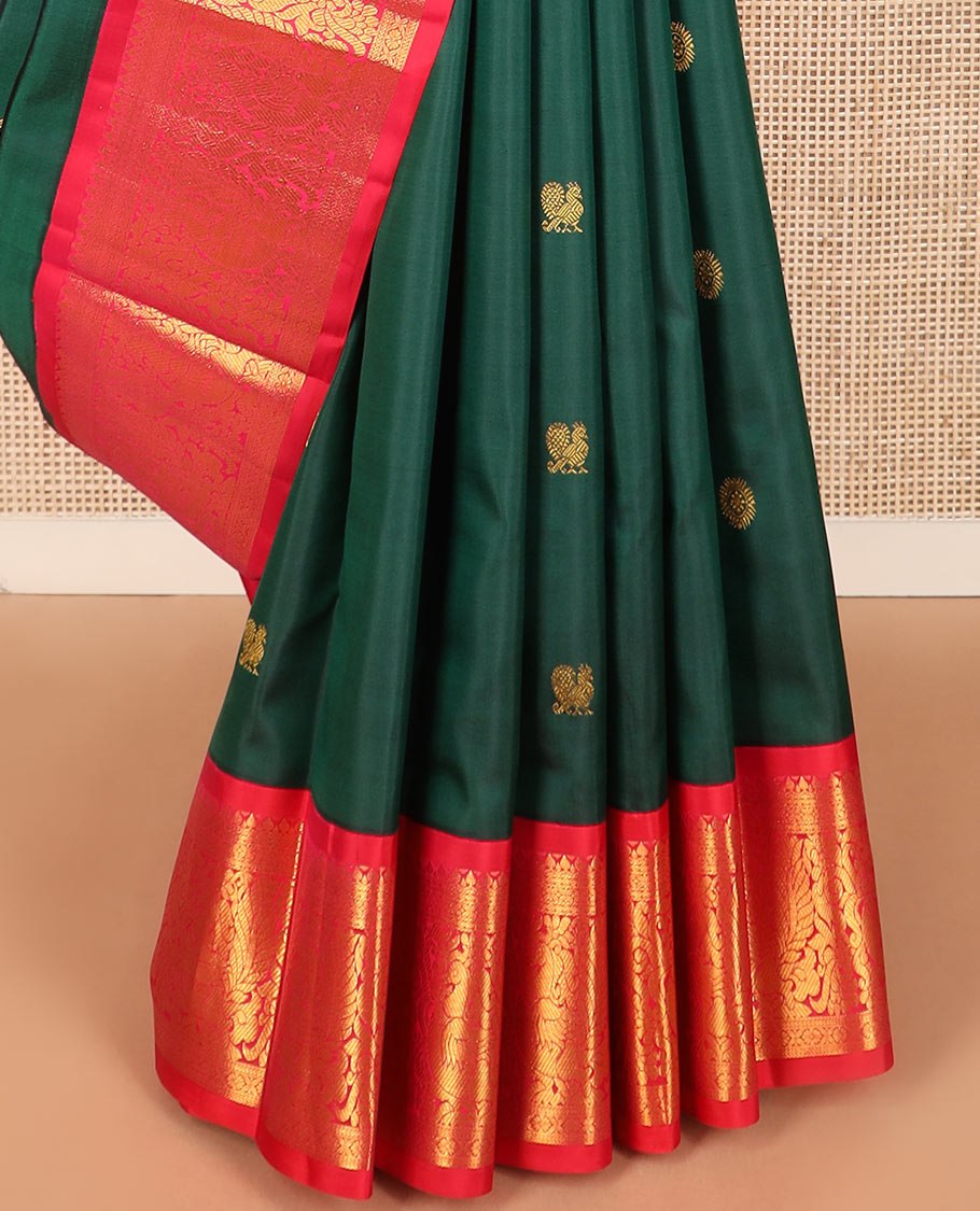 Green mayil chakram buttas Kanchipuram silk saree, contrast border of thilakam mokku, cross kamalam, and mayil designs, and zari design pallu