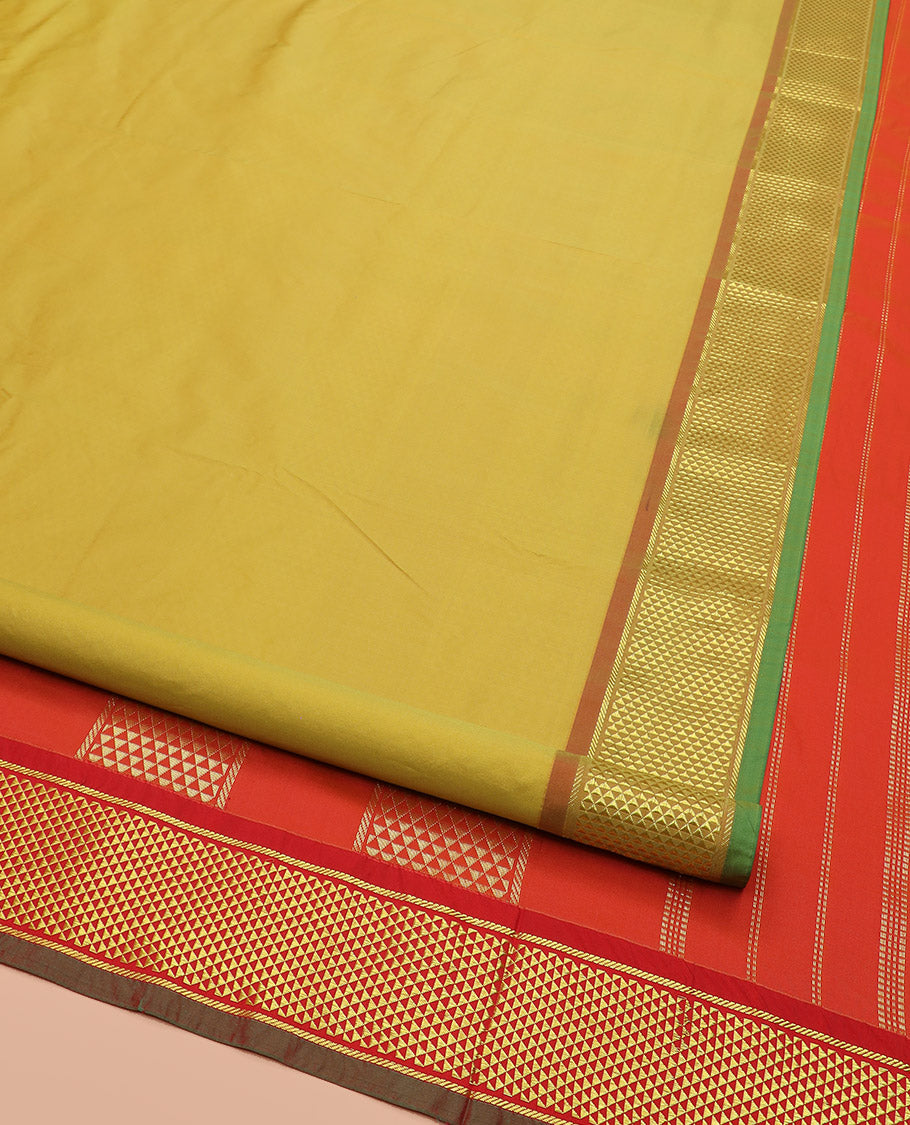 Green Plain Ten-Yard Art Silk Saree, Complemented by a Contrast Traditional Ara Maadam Border, and Pallu Elevated with Zari Designs