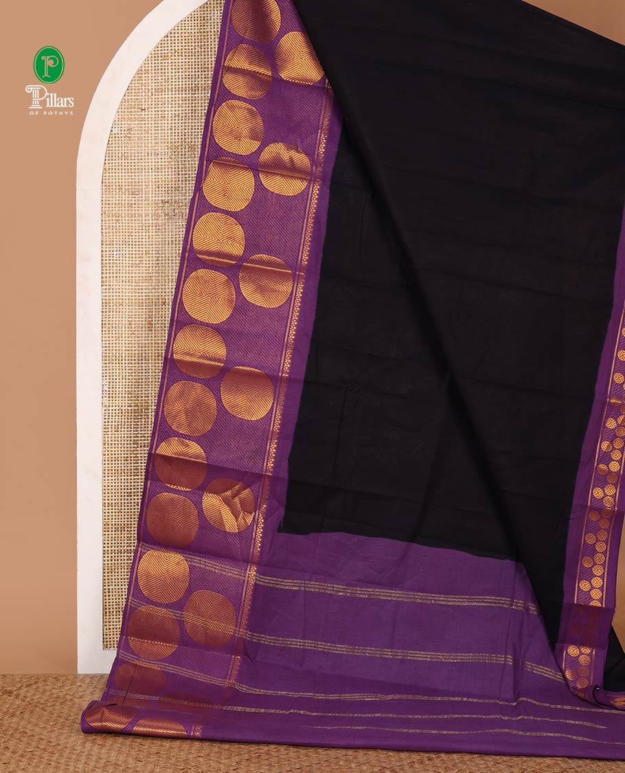 Black full-plain sungudi cotton saree, contrast zari round motif big border, lining seer pallu & plain purple blouse