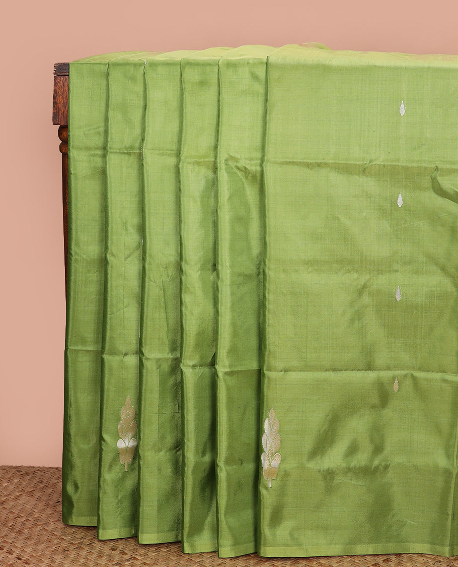 Borderless green buttas Banana pith saree, contrast pallu of buttas