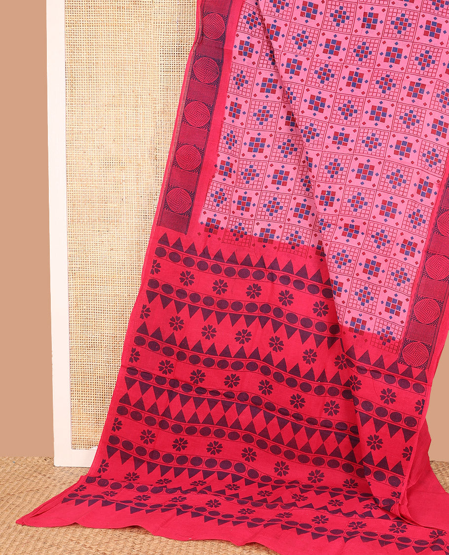 Pink Sungudi Cotton Saree Accentuated with Pasapalli-Style Checks Prints, Complemented by a Contrast Rudraksham Motif Border, and Pallu Steeped with Rudraksham and Temple Designs