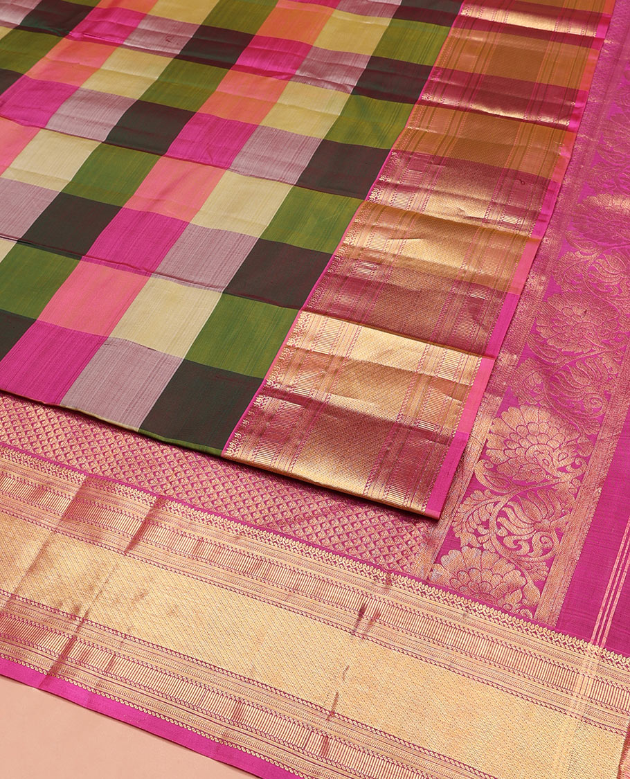 Pink Vasundhara Silk Saree, Colorfully Designed with Palum Pazhamum Checks, Complemented by a Contrast Border of Geometric Designs, Pallu Depicting Jaal Designs, and Paired with a Contrast Blouse