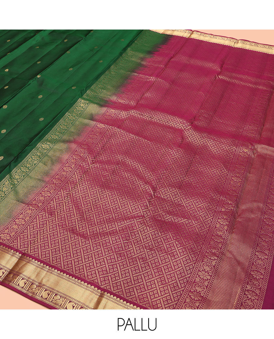 Green Kanchipuram Silk Saree, Gracefully Embellished with Zari Buttas All Over Its Body, Complemented by a Contrast Border of Manga and Mayil Designs, Grand Jaal Pallu, and Paired with a Contrast Blouse