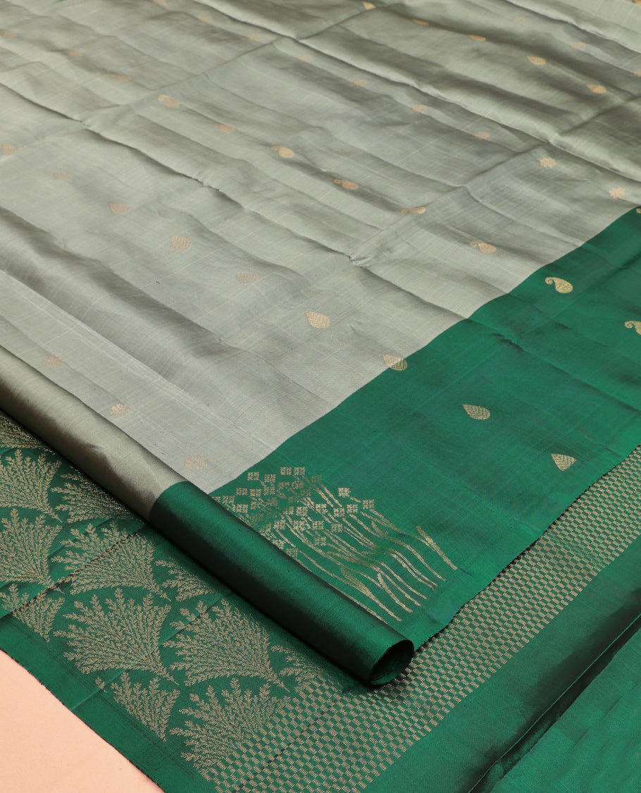 Green Mayuri Lite Silk Mix Saree, Enthralled with Zari Buttas, Complemented By Contrast Border of Zari Buttas, a Grand Floral-themed Pallu, and a Contrast Blouse