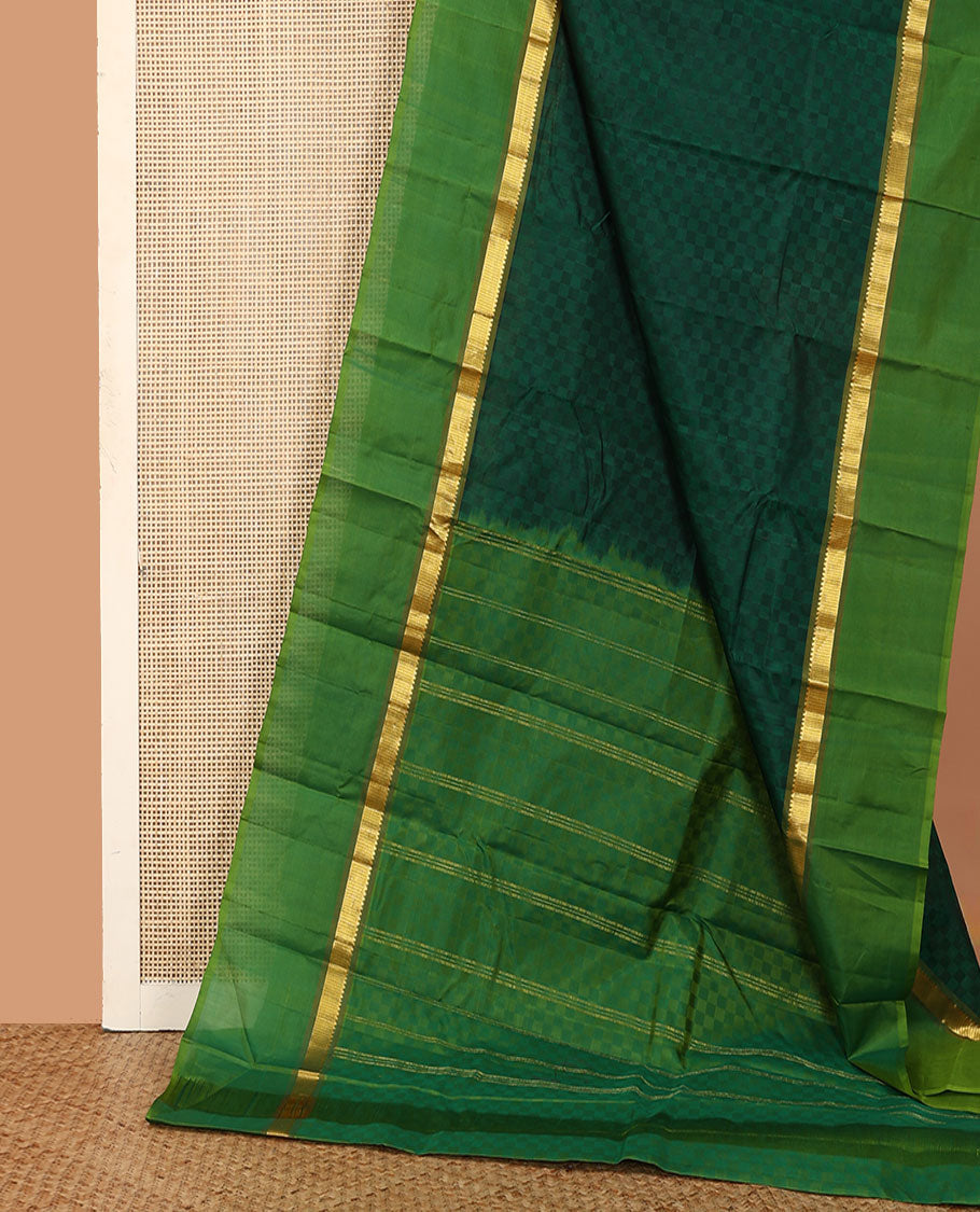 Green payadi kattam Kanchipuram silk saree, contrast kaal erangina border of rekku, and vanki designs, and zari striped pallu