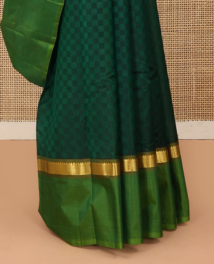 Green payadi kattam Kanchipuram silk saree, contrast kaal erangina border of rekku, and vanki designs, and zari striped pallu