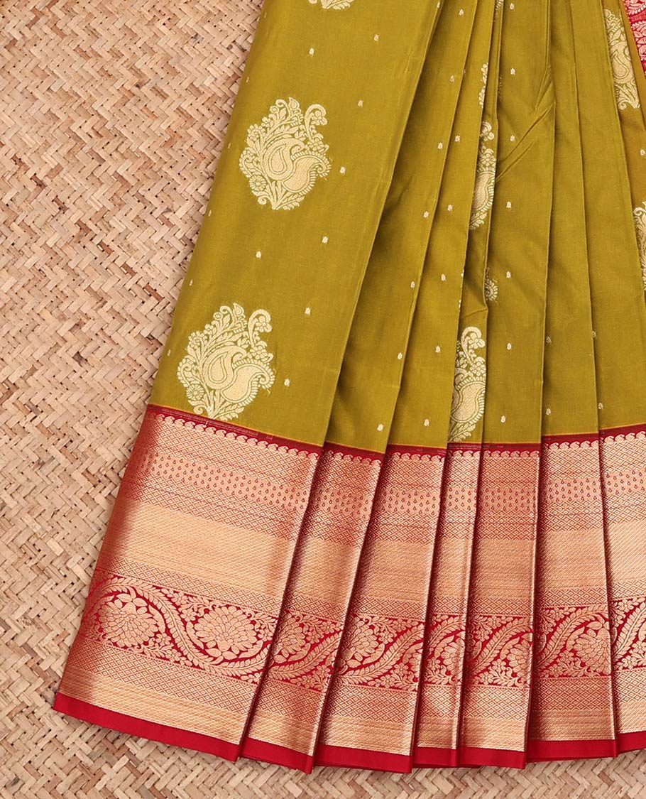 Green Budget Silk Saree, Gleamed Up with Zari Buttas on Its Body, Complemented by a Contrast Traditional Zari Border of Floral Creeper Designs, Intricately Designed Pallu, and Paired with a Contrast Blouse