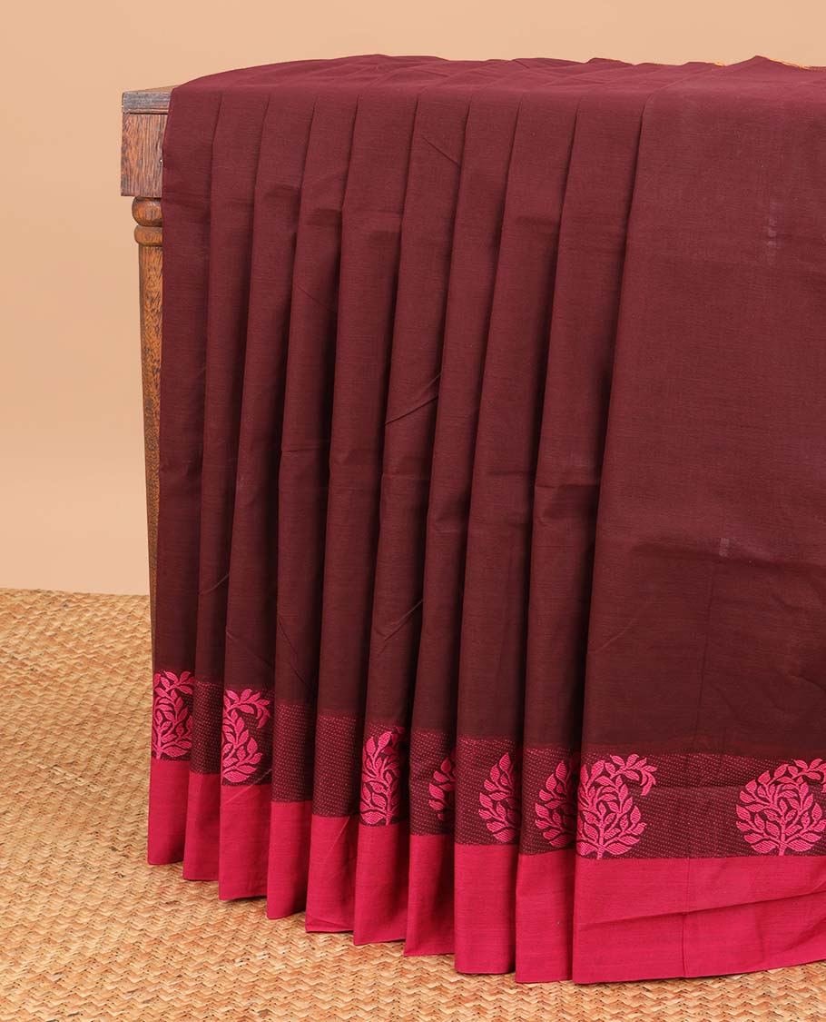 Blue checked nine yards cotton saree with contrast zari design border & striped zari design pallu