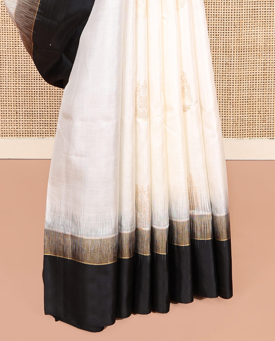White Mayuri Soft Silk Saree, Enthralled with Zari Buttas, Complemented by Contrast Zari Border, Intricately Designed Pallu, and a Contrast Blouse