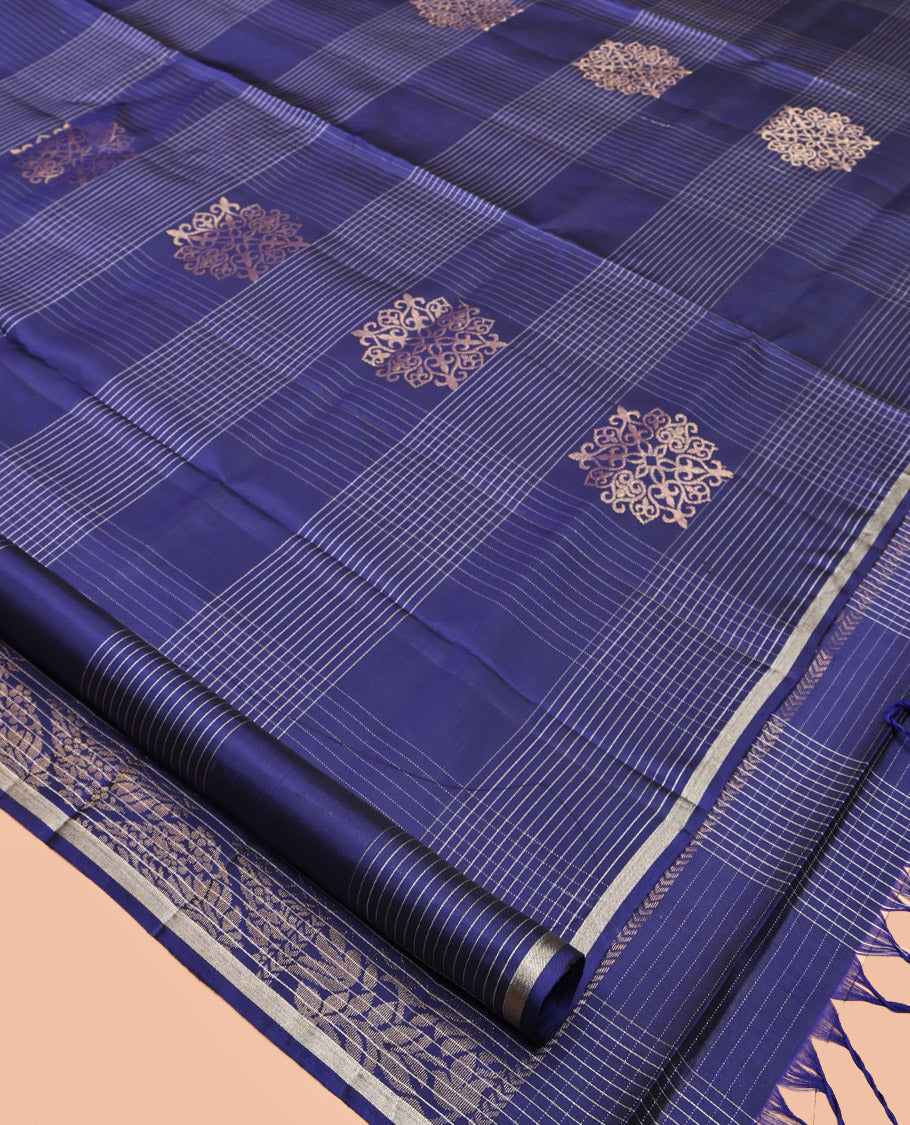 Borderless Blue Mayuri Lite Silk Mix Saree, Meticulously Crafted with Zari Buttas and Checks, Pallu of Intricate Designs, and a Matching Blouse