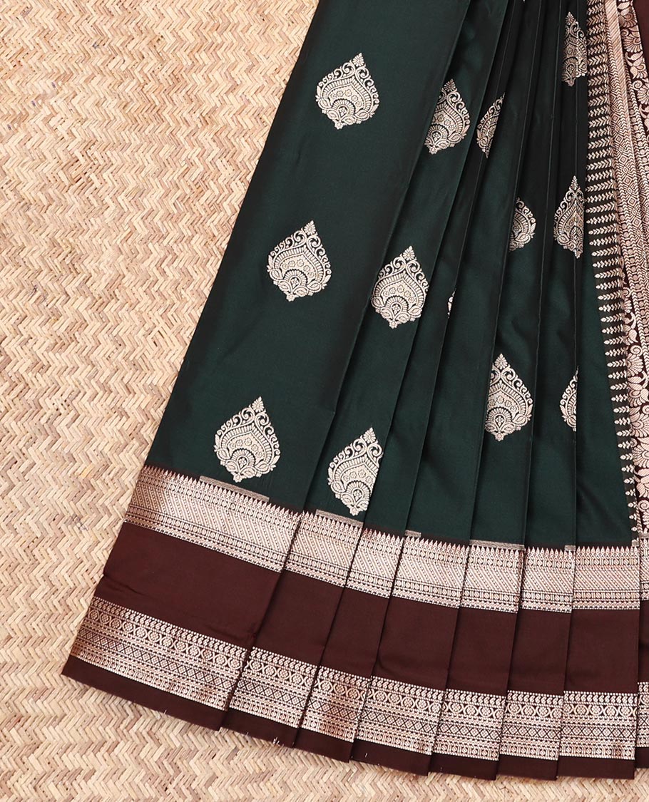 Deep Green Budget Silk Saree, Adorned with Thilakam-Shaped Buttas, Complemented by a Contrast Traditional Rettai Pettu Border, Grand Pallu, and a Contrast Blouse