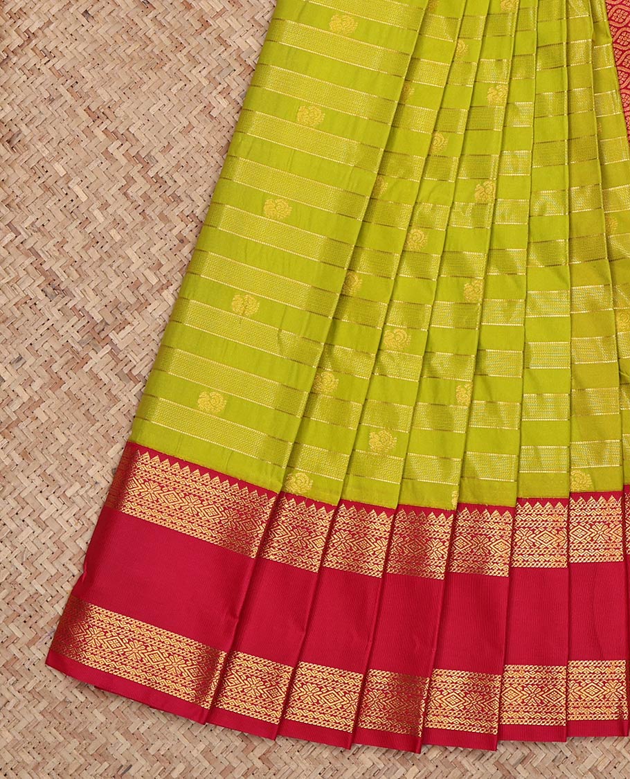 Green Budget Silk Saree, Bedecked with Peacock Buttas and Zari Stripes on Its Body, Complemented by a Contrast Traditional Zari Design Rettai Pettu Border, Grand Jaal Pallu, and Paired with a Contrast Blouse