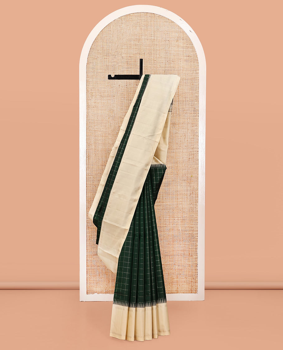Green Checked Kanchipuram Silk Saree, Complemented by a Contrast Bodi Zari Border, Seppu Rekku Pallu, and Contrast Blouse