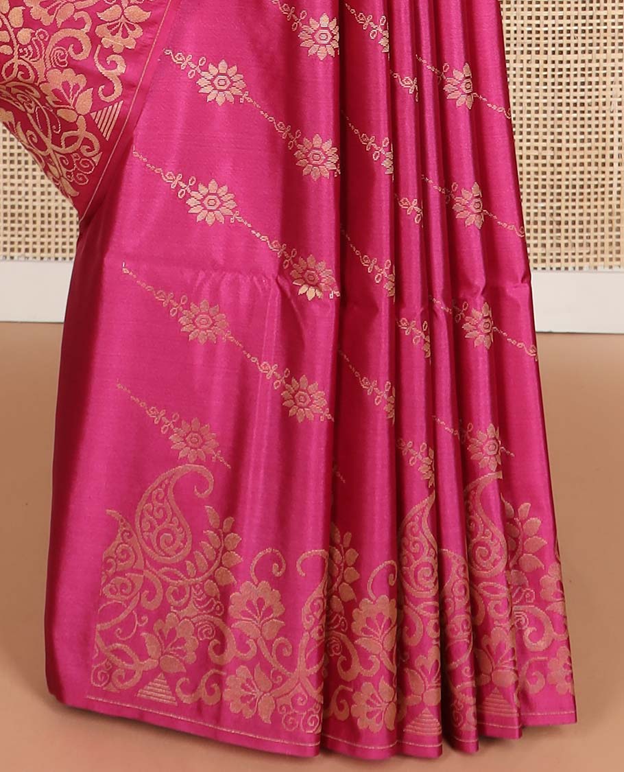 Borderless pink floral design soft silk saree with paisley design pallu