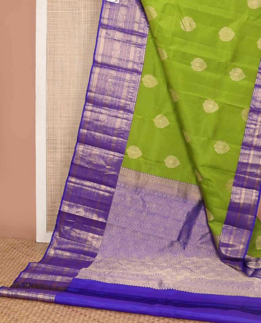 Green buttas silk saree with contrast thilakam mokku, banaras, kodi visiry, mayil kann design & zari design pallu