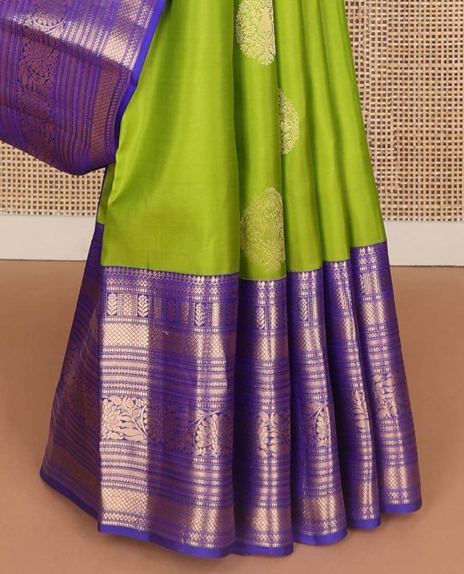 Green buttas silk saree with contrast thilakam mokku, banaras, kodi visiry, mayil kann design & zari design pallu