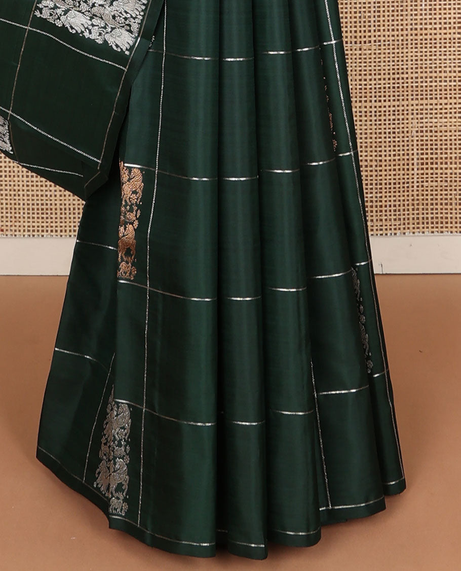 Borderless green checked & Vanasingaram buttas Kanchipuram silk saree, self-pallu of intricate designs