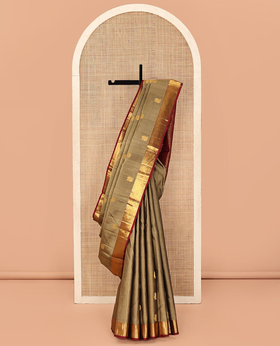 Grey Kanchipuram Silk Saree, Accentuated with Mayil and Chakram Buttas All Over Its Body, Complemented by Contrast Border of Rekku and Kathir Designs, Grand Pallu of Traditional Designs, and Paired with a Contrast Blouse