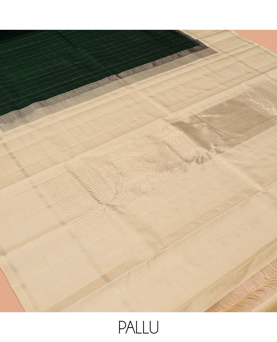 Green Checked Kanchipuram Silk Saree, Complemented by a Contrast Bodi Zari Border, Seppu Rekku Pallu, and Contrast Blouse