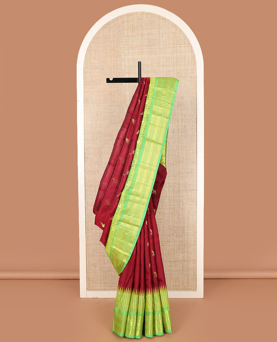 Maroon yaanai buttas Kanchipuram silk saree, contrast thazampoo rekku checked border of salngai, banaras, lavangam, and laddu kamalam designs, and floral design pallu