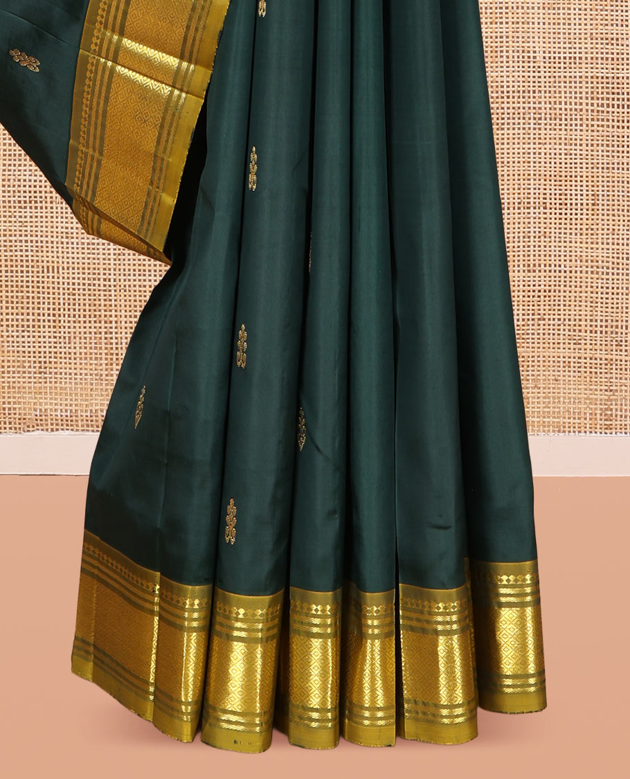 Green Kanchipuram Silk Saree Featuring Zari Buttas, Complemented by a Contrast One-Sided Border of Panner Sombu, Banaras, and Jaal Designs, Zari Design Pallu, and a No Blouse