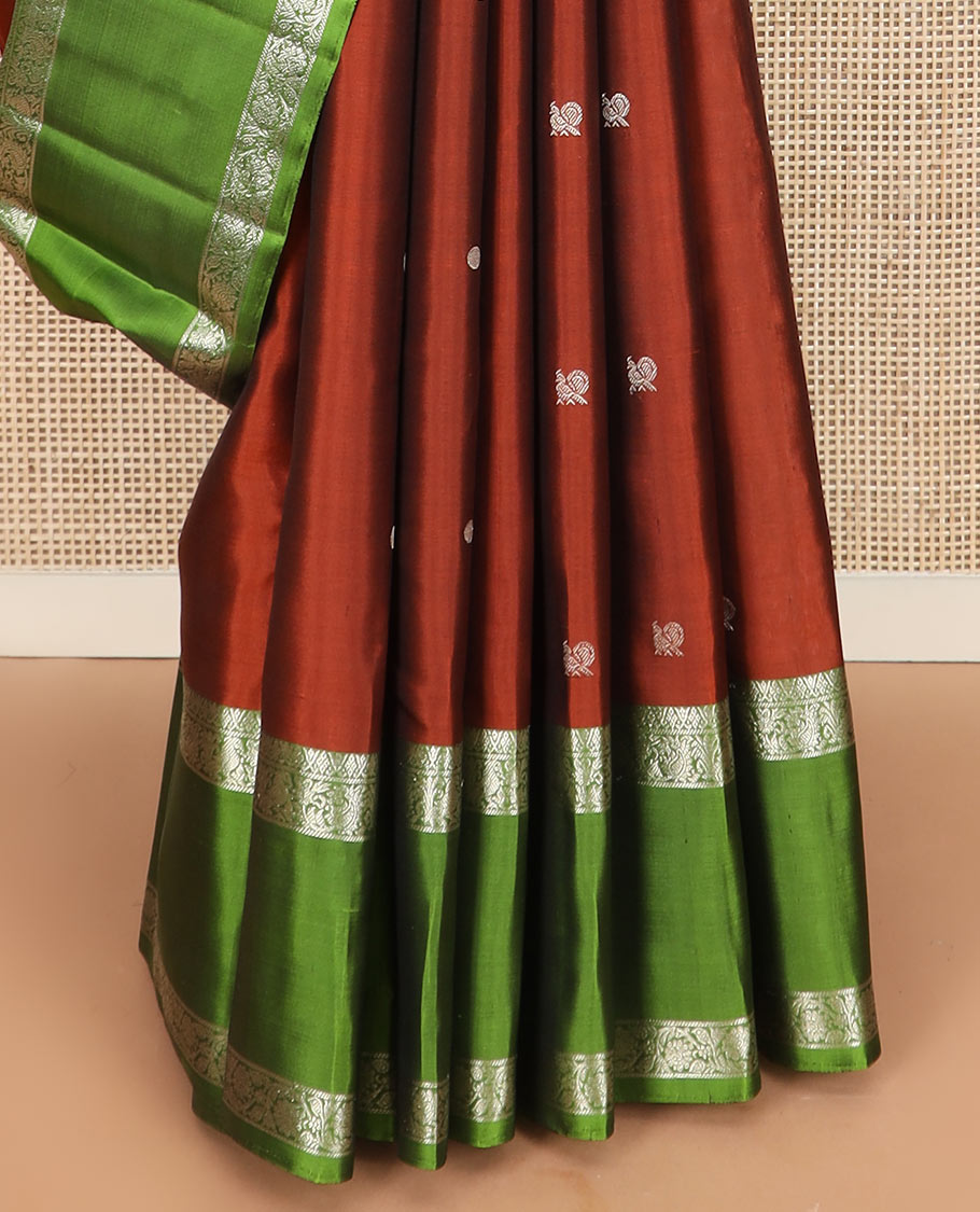 Orange annam chakram buttas Kanchipuram silk saree, contrast rettai pettu border of mayil, and kodi visiry designs, and jaal pallu