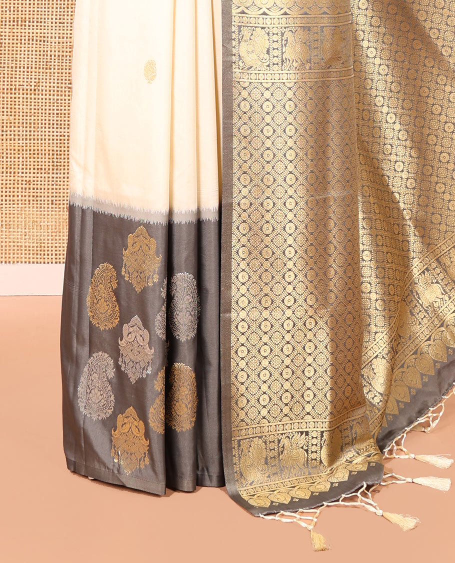 Cream Elite Soft Silk Saree, Accentuated with Zari Buttas All Over Its Body, Complemented by Contrast Border Steeped with Zari Buttas, Grand Jaal Design Pallu, and Paired with a Contrast Blouse