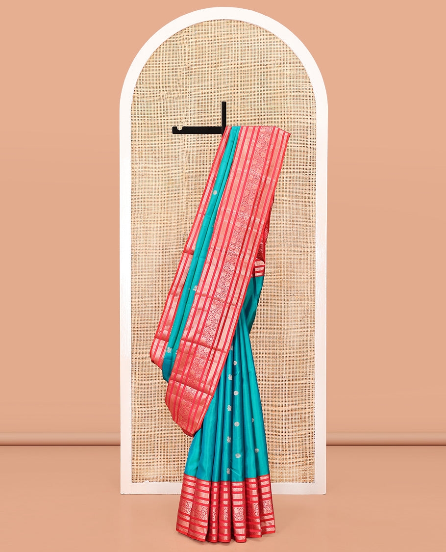 Rama Vasundhara Silk Saree, Accentuated with Zari Buttas All Over Its Body, Complemented by a Contrast Varisai Pettu Border of Thilakam, Neli, Laddu Kamalam, and Kodi Visiry Designs, Grand Pallu of Butta Enclosed Checks, and Paired with a Contrast Blouse