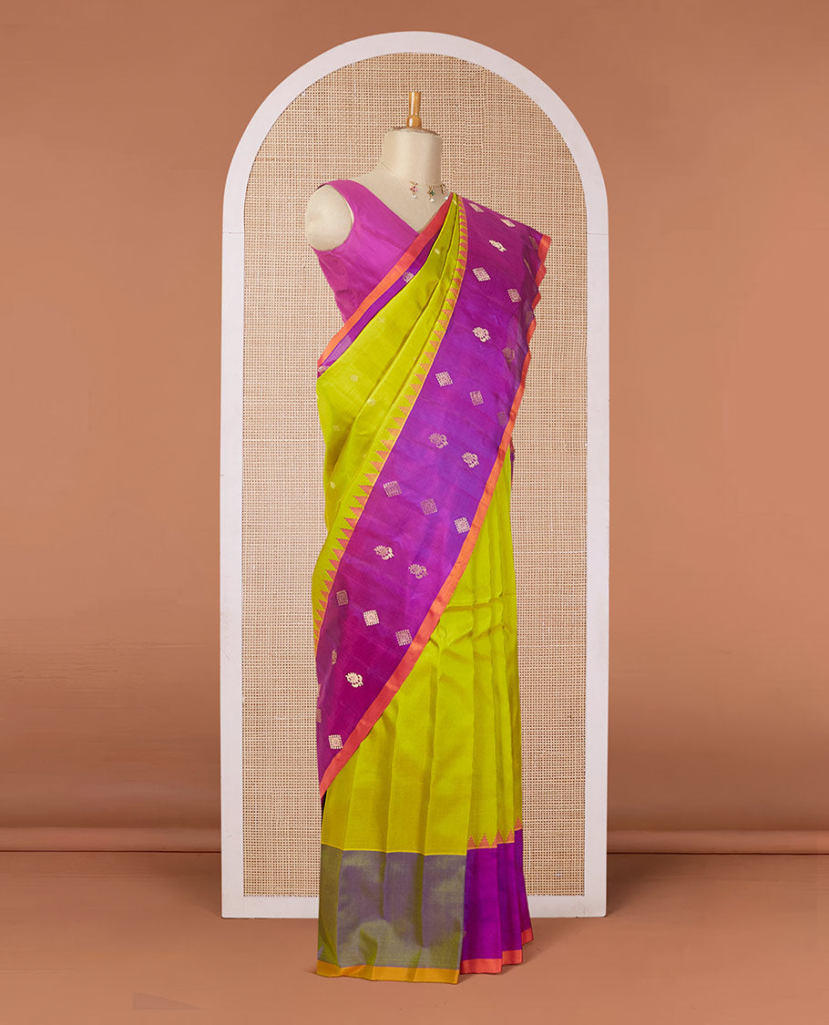 Green zari buttas gadwal silk saree, contrast vidarbha zari design border & pallu of floral creeper, paisley & geometric designs