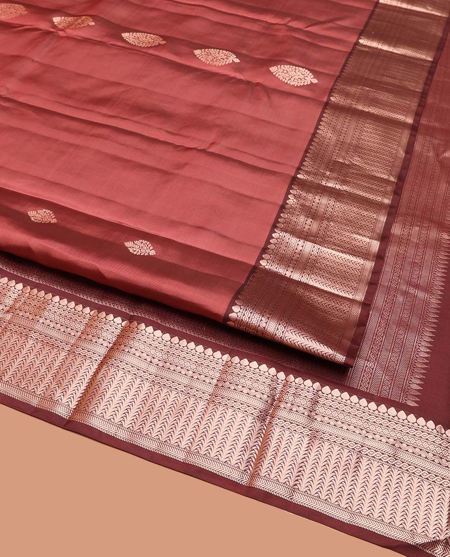 Redwood Colored Vasundhara Silk Saree, Spotlighted with Zari Buttas on Its Body, Complemented by Contrast Border of Thilakam Mokku, Diamond, Rettai Neli, and Kathir Designs, Intricately Designed Pallu, and Paired with a Contrast Blouse