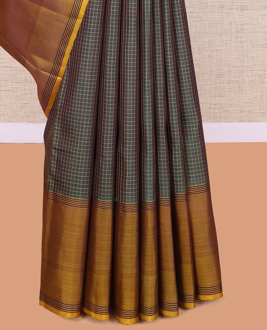 Green Muthu Kattam Kanchipuram Silk Saree, Complemented by Contrast Bodi Border, Striped Pallu, and a Contrast Blouse