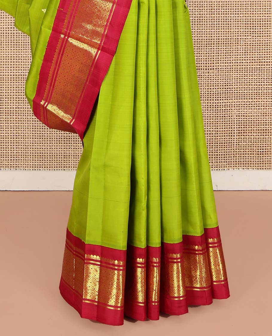Green Kanchipuram Silk Saree, Beautified with Zari Buttas on Its Body, Complemented by a Contrast One-Sided Korvai Border of Banaras, and Jaal Designs, Pallu of Zari Designs, and Comes Without a Blouse