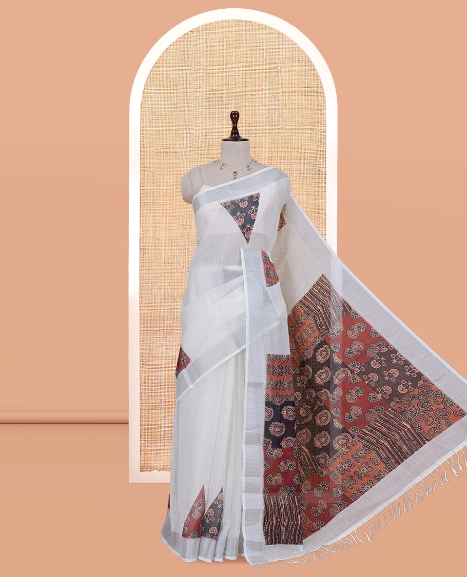 Cream Linen Cotton Saree, Finely Crafted with Triangle Motifs Print, a Zari Border, Printed Pallu, and a Contrast Blouse